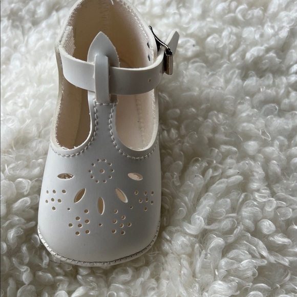 Vintage White Baby Shoes with Cutout Design - Picture 6 of 16
